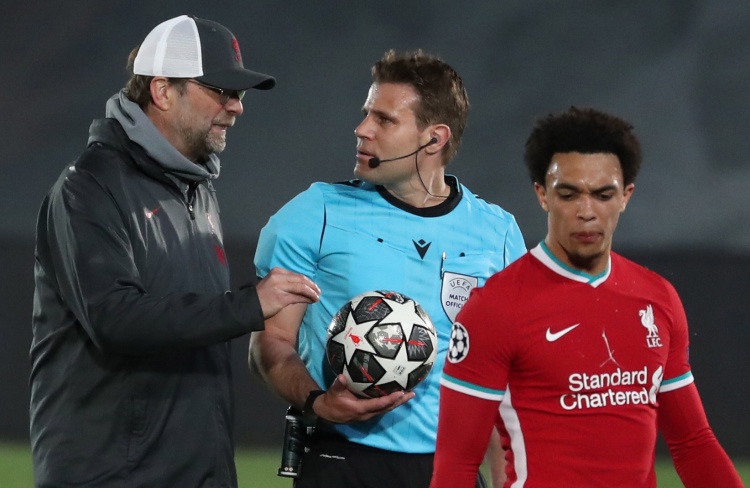 浙媒：国足在杭州对澳大利亚场内总人数预计破7万，外地球迷占60%